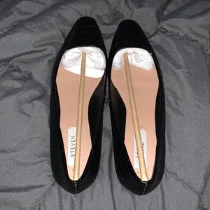Brand New Steven Madden Black Croc Flats